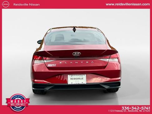 Used 2023 Hyundai Elantra SEL w/ Convenience Package FWD image 4