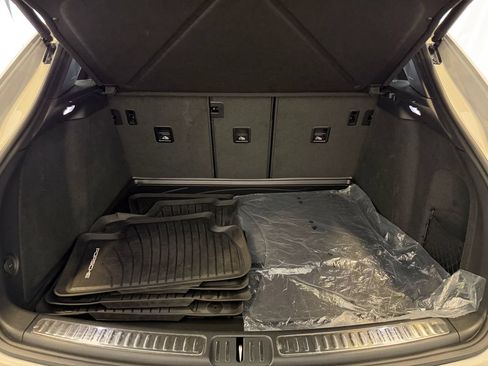 Certified 2026 Porsche Macan AWD/4WD image 29