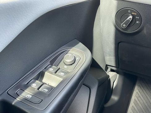 New 2026 Volkswagen Taos SE FWD image 11