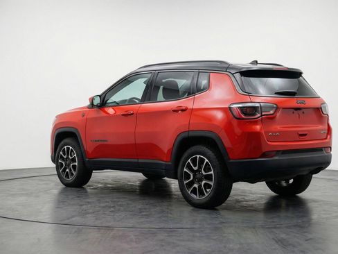 Used 2025 Jeep Compass Trailhawk AWD/4WD image 6