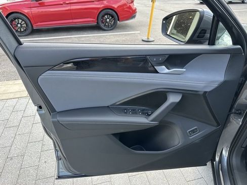 New 2025 Volkswagen Tiguan SE image 10