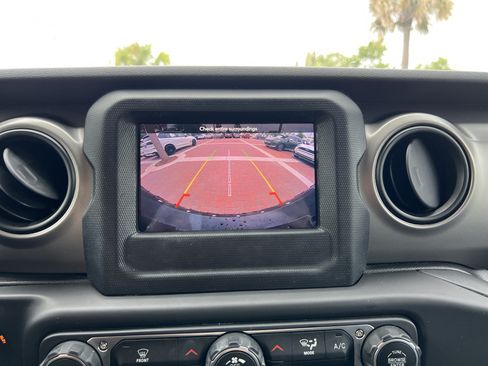 Used 2018 Jeep Wrangler Unlimited Sport S AWD/4WD image 25