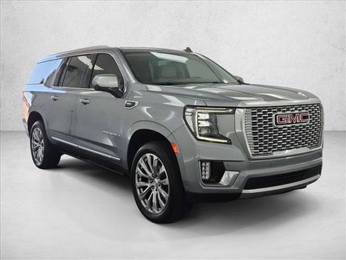 Used 2024 GMC Yukon XL Denali w/ Advanced Technology Package AWD/4WD image 3