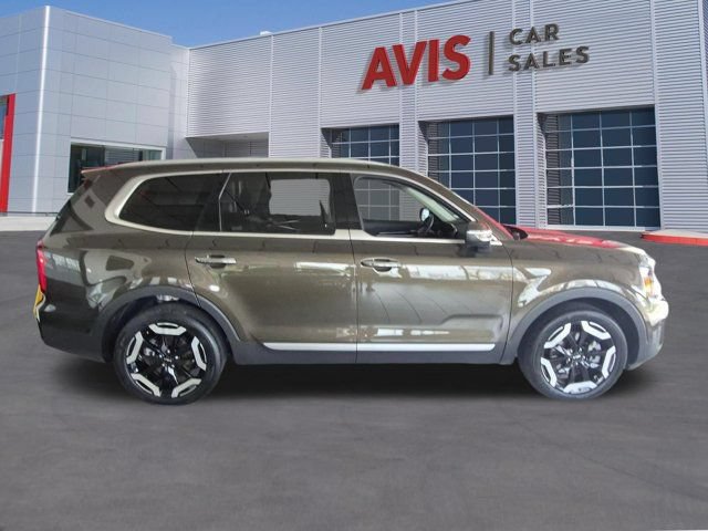 Used 2025 Kia Telluride S FWD image 5