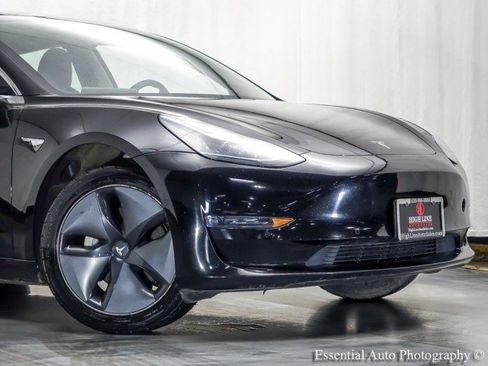 Used 2019 Tesla Model 3 Standard Range image 2