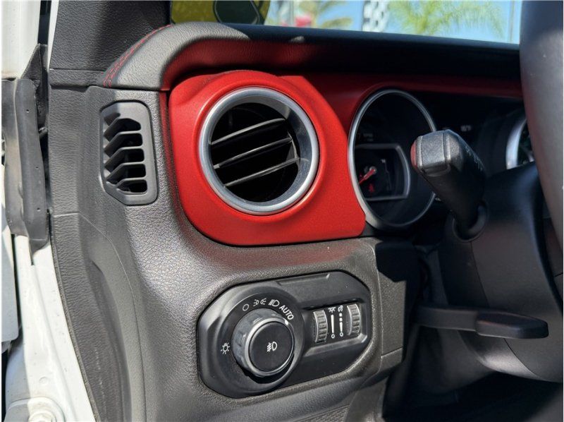 Used 2018 Jeep Wrangler Unlimited Rubicon AWD/4WD image 36