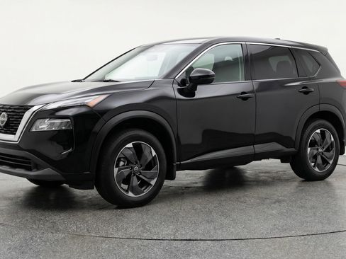 Used 2025 Nissan Rogue SV AWD/4WD image 3