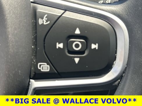 Used 2021 Volvo XC60 T5 Momentum w/ Climate Package AWD/4WD image 22