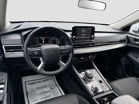 Used 2024 Mitsubishi Outlander ES image 24