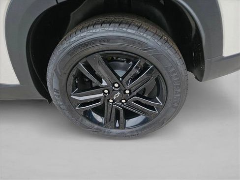 New 2026 Chevrolet Trax ACTIV w/ Sunroof Package FWD image 9
