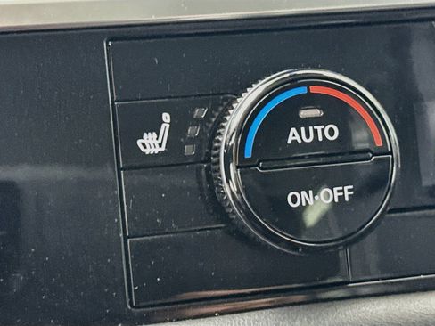 Used 2023 Nissan Pathfinder SL AWD/4WD image 26
