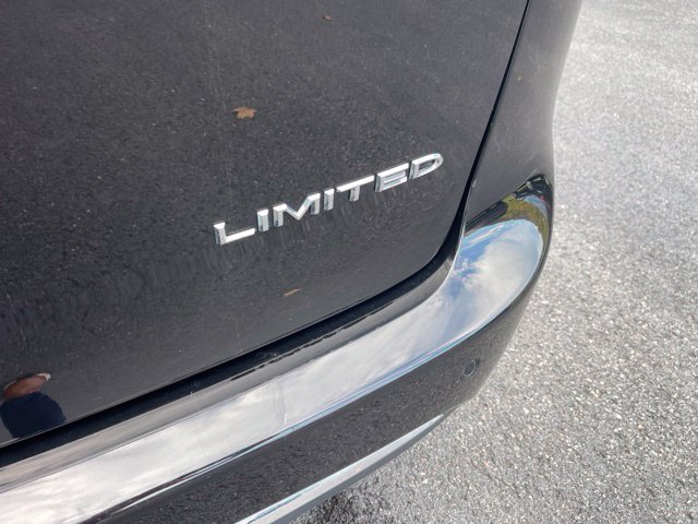 Used 2026 Chrysler Pacifica Limited FWD image 7