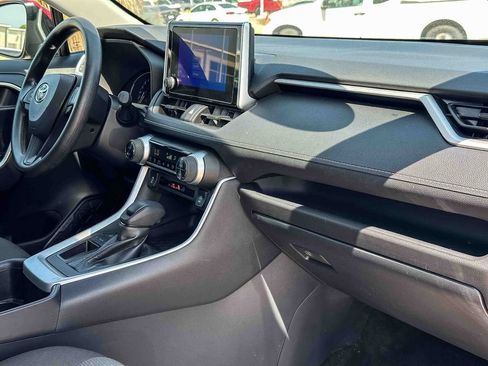 Used 2025 Toyota RAV4 XLE FWD image 21