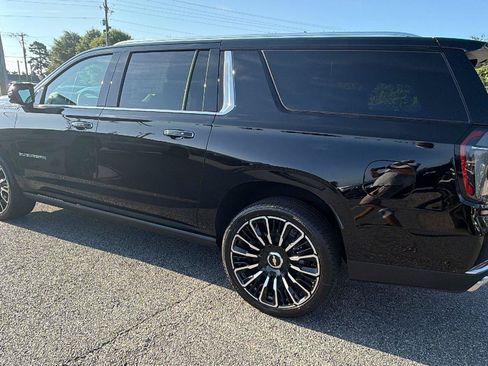 New 2026 Chevrolet Suburban High Country AWD/4WD image 12