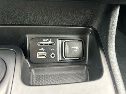 Used 2015 Jeep Cherokee Latitude image 20