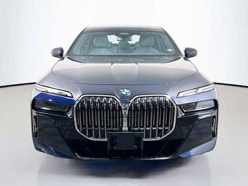 Used 2025 BMW 740i xDrive AWD/4WD image 2