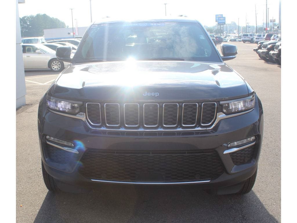 New 2023 Jeep Grand Cherokee Limited w/ Luxury Tech Group II RWD image 3