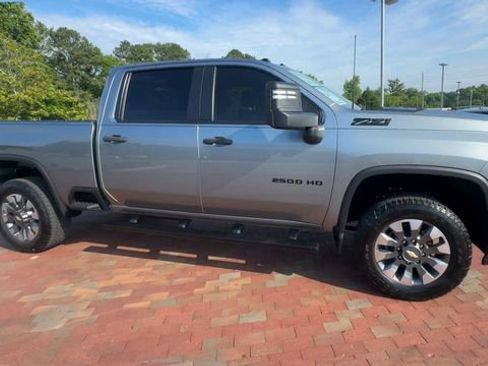 Used 2024 Chevrolet Silverado 2500 Custom w/ Custom Value Package AWD/4WD image 4