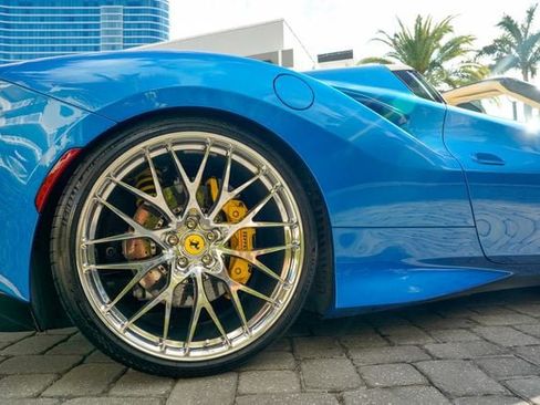 Used 2021 Ferrari F8 Tributo RWD image 29