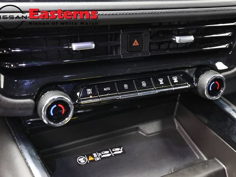 Used 2025 Chevrolet Suburban Z71 AWD/4WD image 19