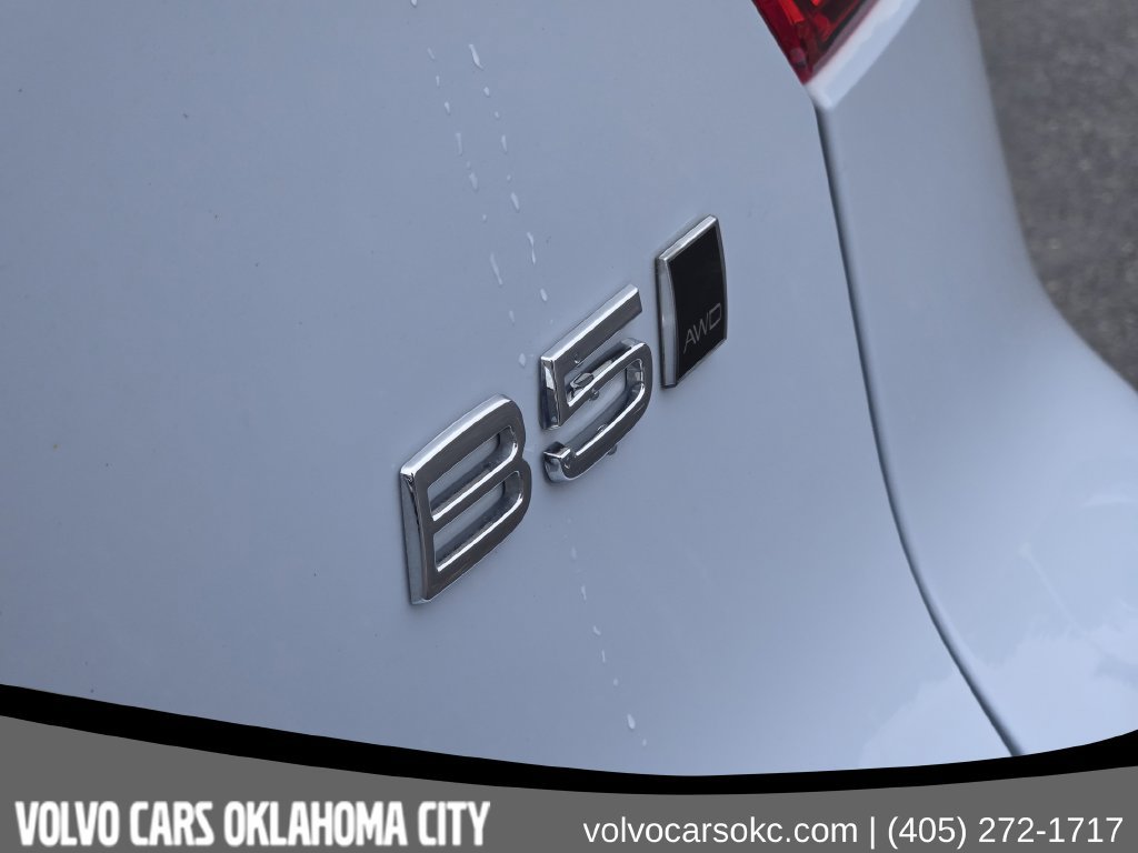 Certified 2024 Volvo XC40 B5 Plus w/ Protection Package Premier AWD/4WD image 11
