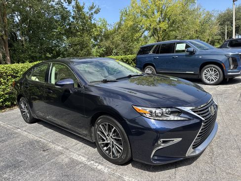 Used 2018 Lexus ES 350 w/ Luxury Package w/Wood Trim FWD image 4