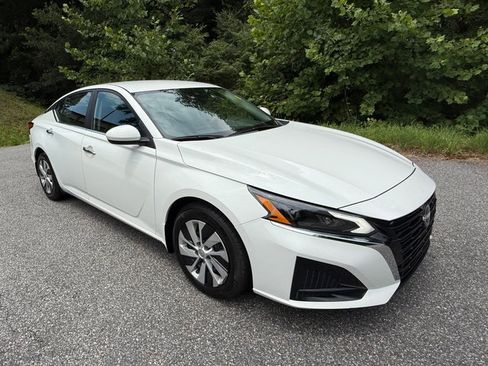 Used 2023 Nissan Altima 2.5 S FWD image 4