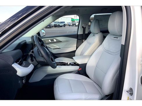 New 2026 Ford Explorer Platinum w/ LUX Leather Package AWD/4WD image 10