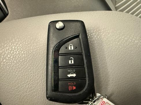 Used 2022 Toyota Camry SE image 15