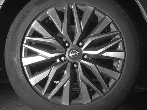 Used 2025 Nissan Altima 2.5 SV FWD image 15