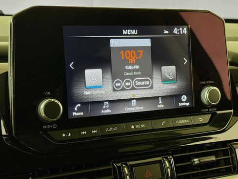 Used 2025 Nissan Pathfinder SV FWD image 12