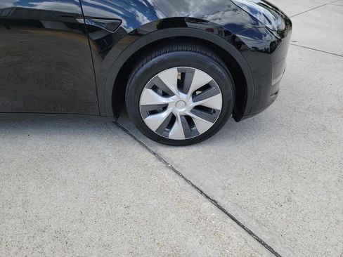 Used 2021 Tesla Model Y Long Range AWD/4WD image 6