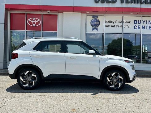 Used 2024 Hyundai Venue SEL FWD image 7