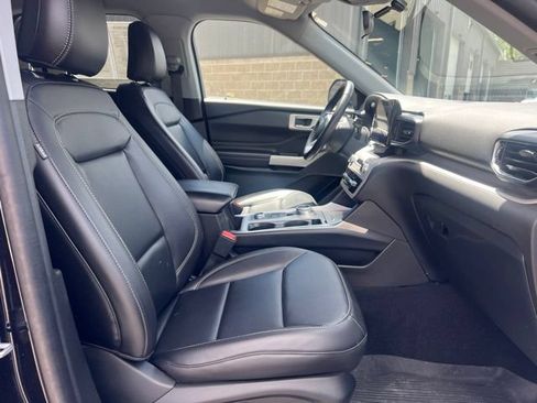 Used 2023 Ford Explorer XLT w/ Equipment Group 202A AWD/4WD image 11