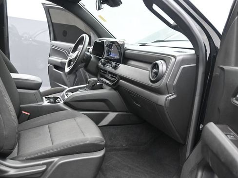 Used 2025 Chevrolet Colorado W/T RWD image 15