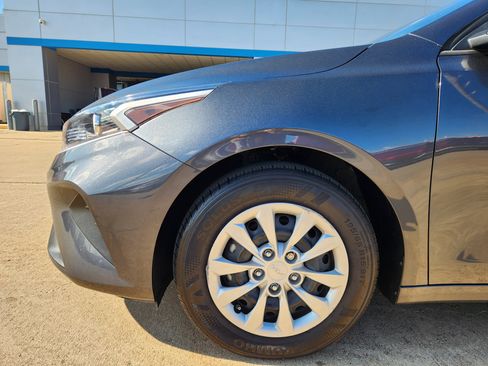 Used 2023 Kia Forte LX image 9