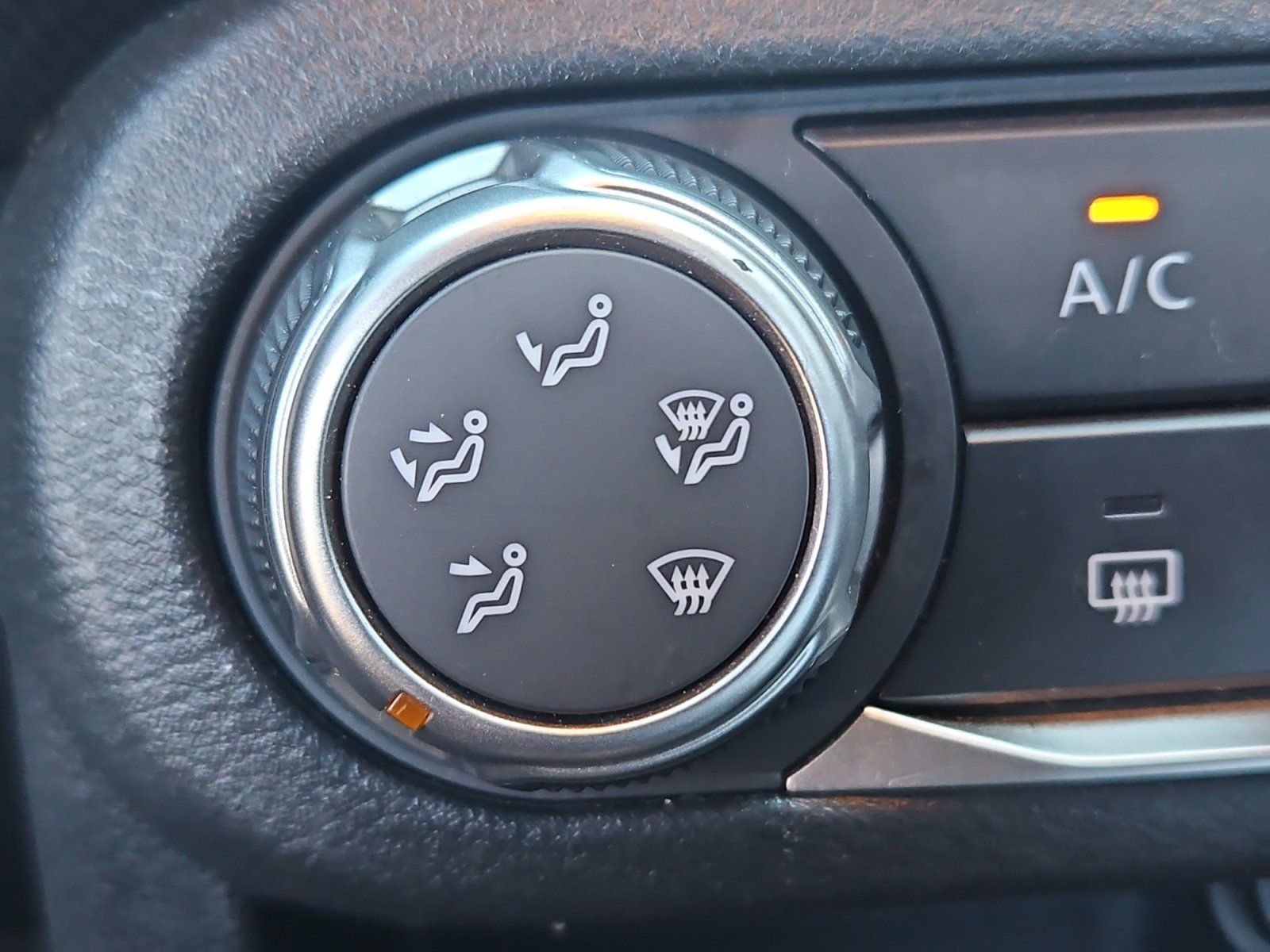 Used 2023 Nissan Kicks SV FWD image 26