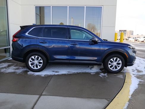 Used 2025 Honda CR-V LX image 5