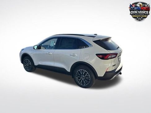 New 2026 Ford Escape SE w/ Class II Trailer Tow Package FWD image 3