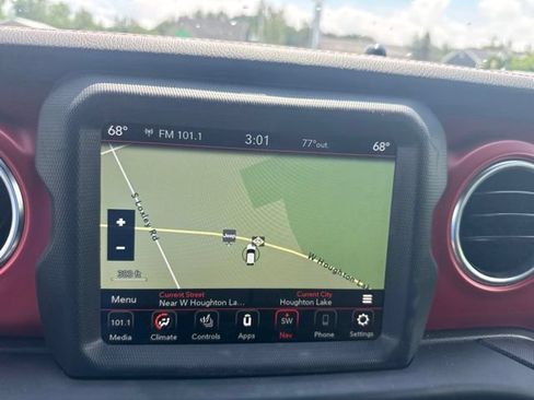 Used 2023 Jeep Gladiator Rubicon w/ Cold Weather Group AWD/4WD image 11