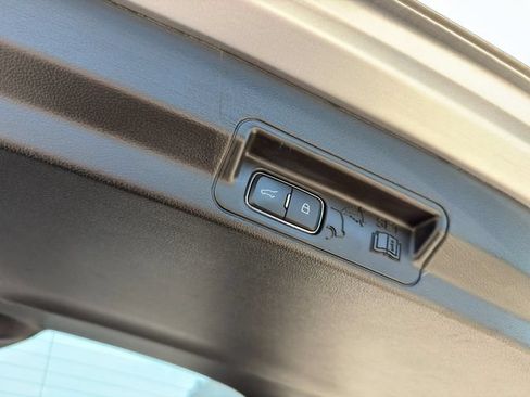 Used 2022 Ford Explorer XLT AWD/4WD image 42