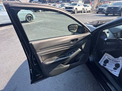 Used 2025 Nissan Altima 2.5 S image 11