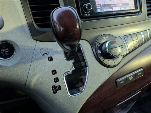 Used 2014 Toyota Sienna XLE image 12