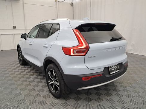 Used 2024 Volvo XC40 B5 Core image 4