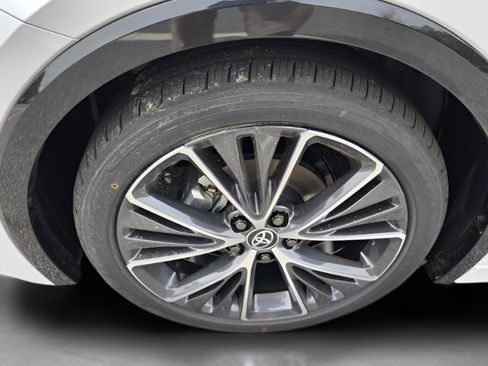 New 2026 Toyota Prius XLE FWD image 27