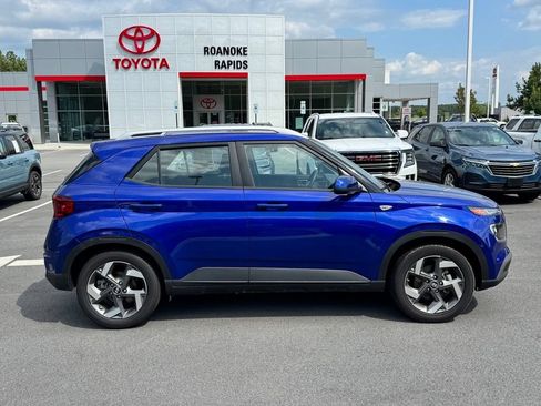 Used 2025 Hyundai Venue SEL FWD image 8