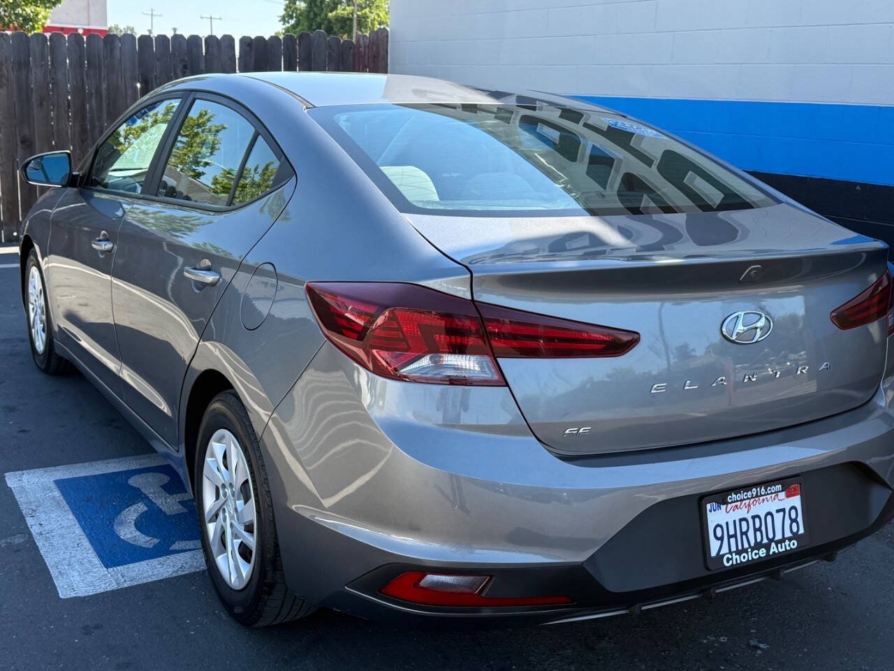 Used 2019 Hyundai Elantra SE FWD image 3