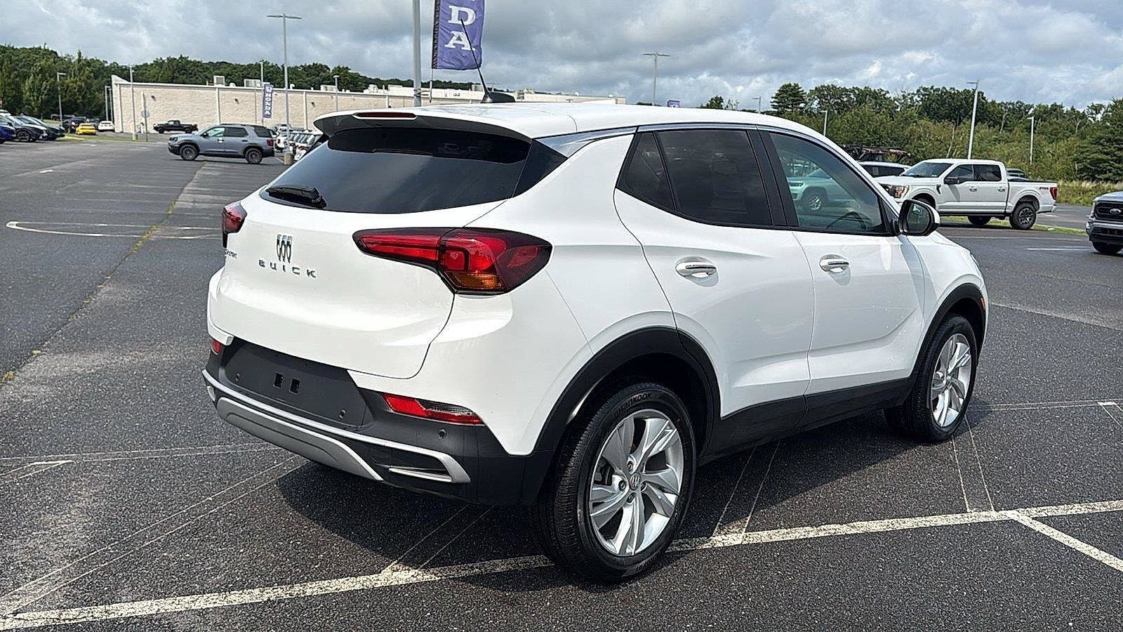 Used 2024 Buick Encore GX Preferred w/ Advanced Technology Package AWD/4WD image 5