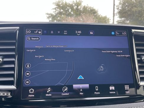 Used 2025 Chrysler Pacifica Limited image 22