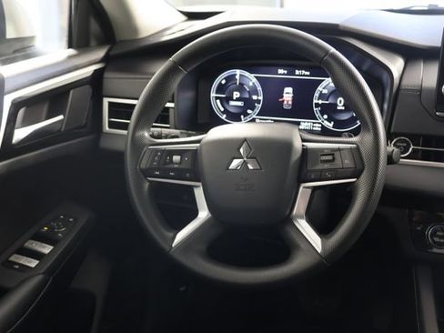 Used 2025 Mitsubishi Outlander ES image 10